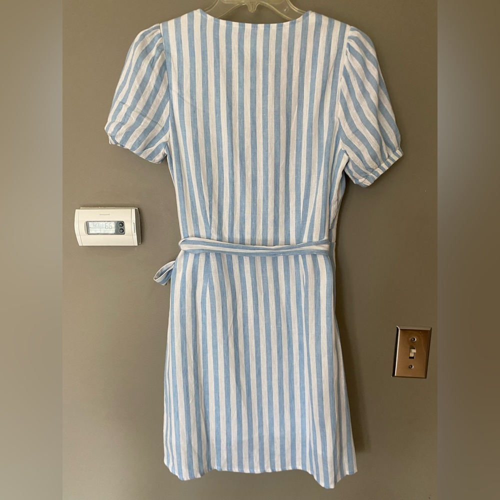 NWT EVERLY x FRANCESCAS Light Blue & White Striped Linen Blend Wrap Dress Sz S - Picture 4 of 5